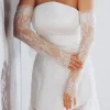 Longs gants nuptiaux transparents