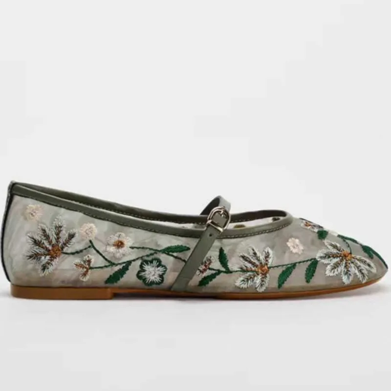 Ballerines en maille respirante pour femmes, chaussures de luxe de styliste à fleurs brodées, Mary Jane, légères et confortables, à talons bas, pour l'été, nouvelle collection