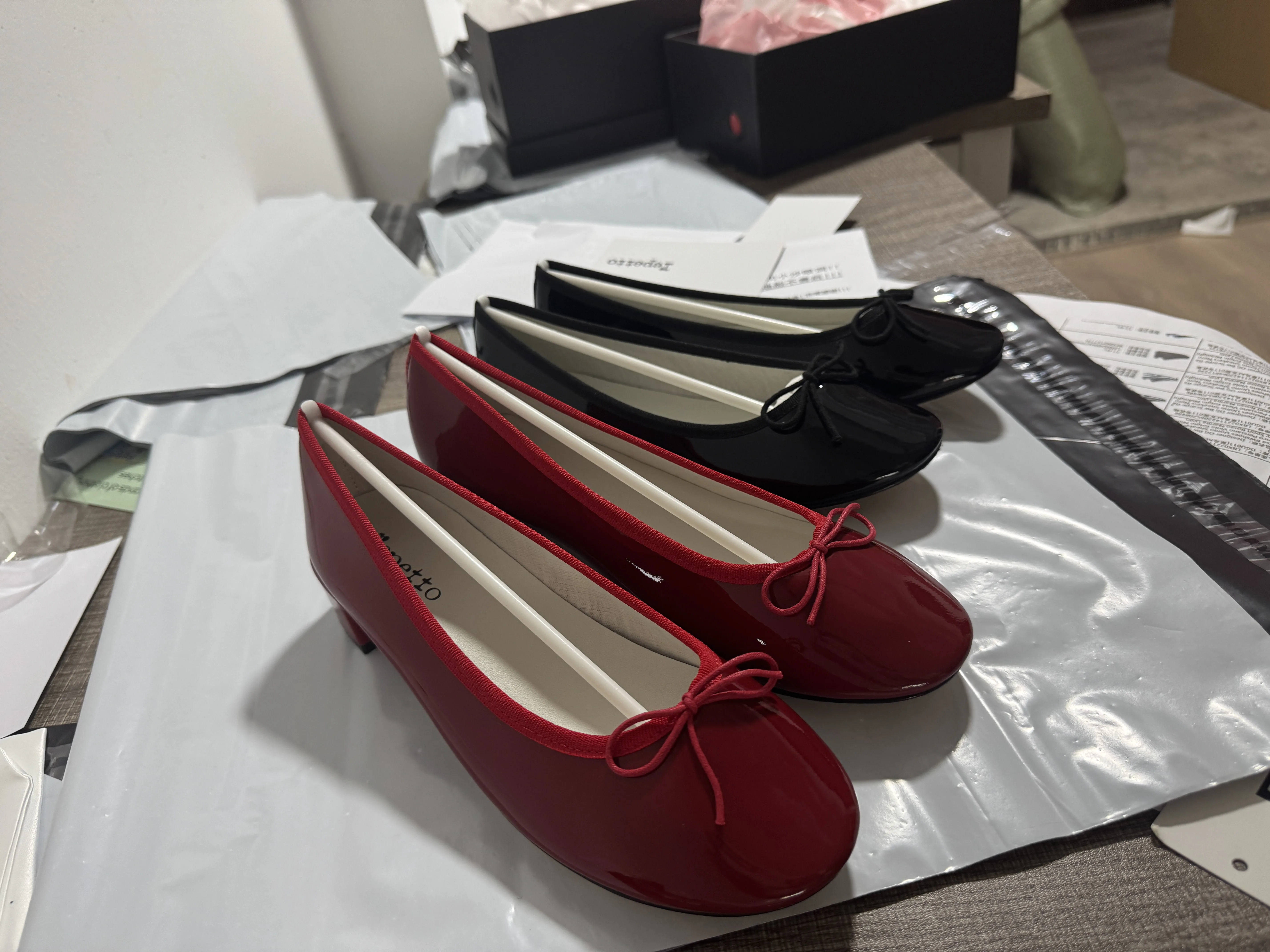Chaussures plates de ballet rétro françaises à bout rond, talon bas, semelle peu profonde, cuir brillant, petites chaussures rouges, chaussures plates d'été pour femmes