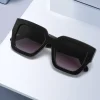 lunettes de soleil carrées à la mode, design classique simple, polyvalentes pour plusieurs scénarios