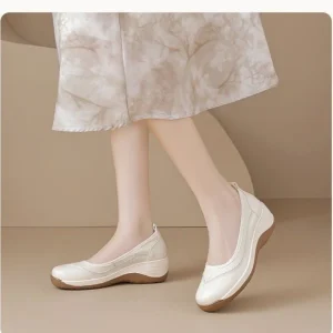 Chaussures plates compensées à enfiler pour femmes – Chaussures décontractées minimalistes avec semelle rembourrée et design stable à talons bas pour un confort quotidien Chaussures plates compensées à enfiler pour femmes – Chaussures décontractées minimalistes avec semelle rembourrée et design stable à talons bas pour un confort quotidien