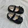 chaussures plates simples pour filles, chaussures de marche pour bébés, bout rond, antidérapantes, en cuir pu, couleur unie, semelle souple, nouvelle collection 2025