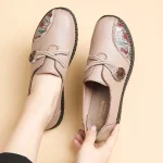 Chaussures antidérapantes pour femmes, ballerines de printemps, mocassins vintage avec bouton de ficelle, rétro, pour mères, nouvelle collection 2025