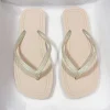 tongs de plage antidérapantes à semelle souple, couleur unie, pantoufles à la mode pour femmes, chaussures de maison à rayures, sandales plates d'été pour filles