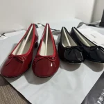 Chaussures plates de ballet rétro françaises à bout rond, talon bas, semelle peu profonde, cuir brillant, petites chaussures rouges, chaussures plates d&rsquo;été pour femmes
