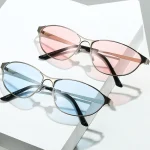 Femmes élégantes Hip Hop lunettes de soleil hommes unisexe voyage en plein air mode métal cadre lunettes nuances à la mode rue lunettes de soleil