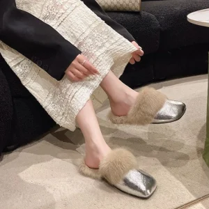 Pantoufles plates pour femmes 2025 automne hiver mode extérieur chaud antidérapant chaussures en peluche léger confortable décontracté demi pantoufles