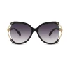 lunettes de soleil papillon surdimensionnées chics, avec une tête de léopard dorée et un détail de temple découpé. très polyvalent