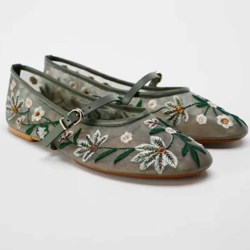 Ballerines en maille respirante pour femmes, chaussures de luxe de styliste à fleurs brodées, Mary Jane, légères et confortables, à talons bas, pour l'été, nouvelle collection
