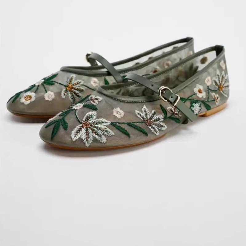 Ballerines en maille respirante pour femmes, chaussures de luxe de styliste à fleurs brodées, Mary Jane, légères et confortables, à talons bas, pour l'été, nouvelle collection