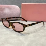 Lunettes de soleil œil de chat Vintage pour femmes, UV400, monture étroite, rétro Chic, à la mode, cadeau féminin, nouvelle collection 2025