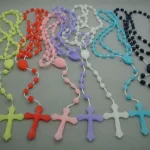 Chapelet à la mode en plastique, collier de perles lumineuses, croix lumineuse, bijoux de prière religieux et catholique