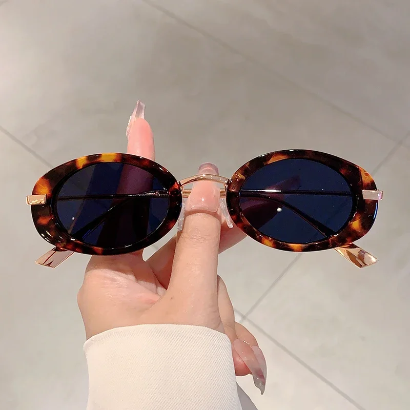Lunettes de soleil rétro à petite monture ovale, nuances de luxe en métal de styliste pour femmes, marque de mode léopard, lunettes de soleil de plage pour dames