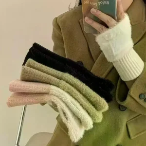 1 paire de gants demi-doigt chauds et résistants au froid pour femmes en automne et en hiver, polyvalents et en peluche, gants demi-doigt de bureau mignons