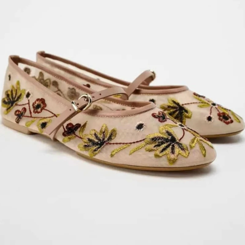 Ballerines en maille respirante pour femmes, chaussures de luxe de styliste à fleurs brodées, Mary Jane, légères et confortables, à talons bas, pour l'été, nouvelle collection