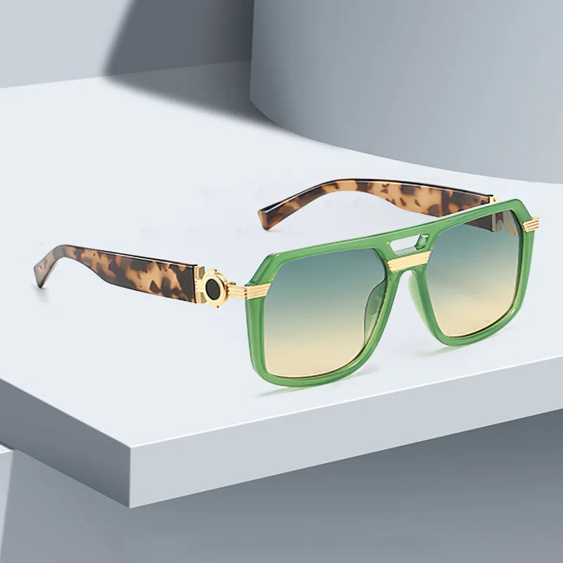 lunettes de soleil pour femmes, monture carrée à la mode, avec jambes décoratives dorées et design exquis, 2025