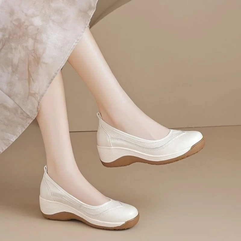 Chaussures plates compensées à enfiler pour femmes – Chaussures décontractées minimalistes avec semelle rembourrée et design stable à talons bas pour un confort quotidien