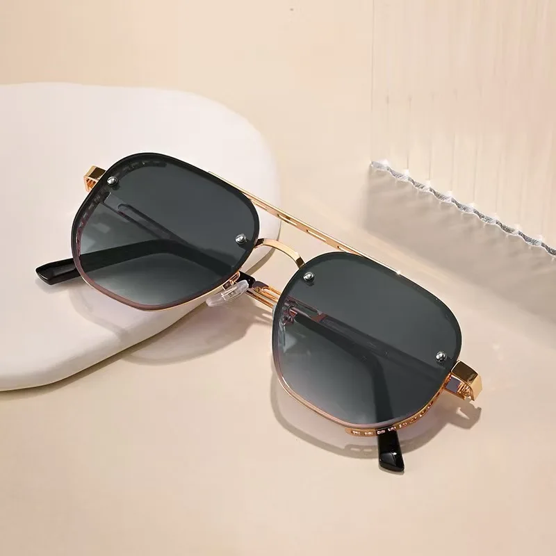 Hommes nouvelles lunettes de soleil de conduite Vintage Steampunk lunettes de soleil carrées cadre en métal avec charnières à ressort femmes oculaire UV400 lunettes