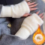 1 paire de gants demi-doigt chauds et résistants au froid pour femmes en automne et en hiver, gants demi-doigt de bureau polyvalents et mignons en peluche