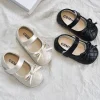 chaussures plates simples pour filles, chaussures de marche pour bébés, bout rond, antidérapantes, en cuir pu, couleur unie, semelle souple, nouvelle collection 2025