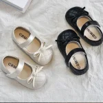 Chaussures plates simples pour filles, chaussures de marche pour bébés, bout rond, antidérapantes, en cuir Pu, couleur unie, semelle souple, nouvelle collection 2025