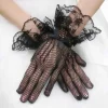 gants courts en dentelle pour femmes, élégants, filet de poisson transparent, noir et blanc, gants de fête de bal, mitaines de couleur unie à la mode, tendance