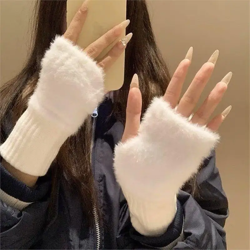 1 paire de gants demi doigt chauds et résistants au froid pour femmes en automne et en hiver, polyvalents et en peluche, gants demi doigt de bureau mignons