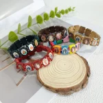 Un ensemble de bracelets élastiques DIY en perles de prière en bois naturel pour hommes et femmes