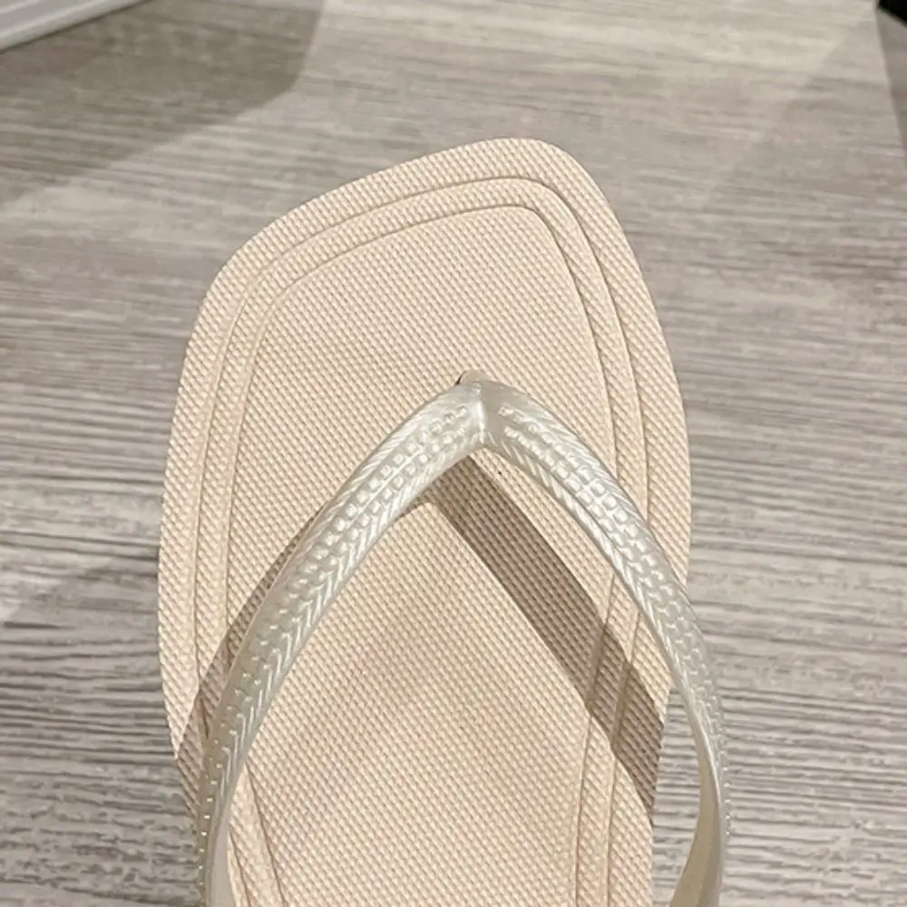 tongs de plage antidérapantes à semelle souple, pantoufles à rayures pour femmes, chaussures de maison, couleur unie, sandales plates d'été pour salle de bain