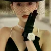 gants en velours satiné noir avec caméllias, élastiques, doigt complet, gants de mariée élégants, courts, chauffe mains, cadeau