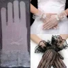 gants courts en dentelle pour femmes, élégants, filet de poisson transparent, noir et blanc, gants de fête de bal, mitaines de couleur unie à la mode, tendance