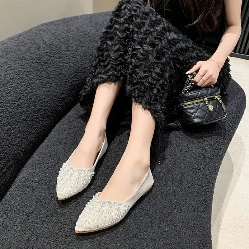 Chaussures plates polyvalentes à la mode, chaussures simples pointues, perle d’eau, diamant, nouveau style nickel é, printemps et automne 2024 Chaussures plates polyvalentes à la mode, chaussures simples pointues, perle d’eau, diamant, nouveau style nickel é, printemps et automne 2024