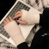 gants demi doigts à la mode adaptés aux femmes, doux et chauds, luxueux, couleur unie, tricotés en peluche, sans doigts, hiver