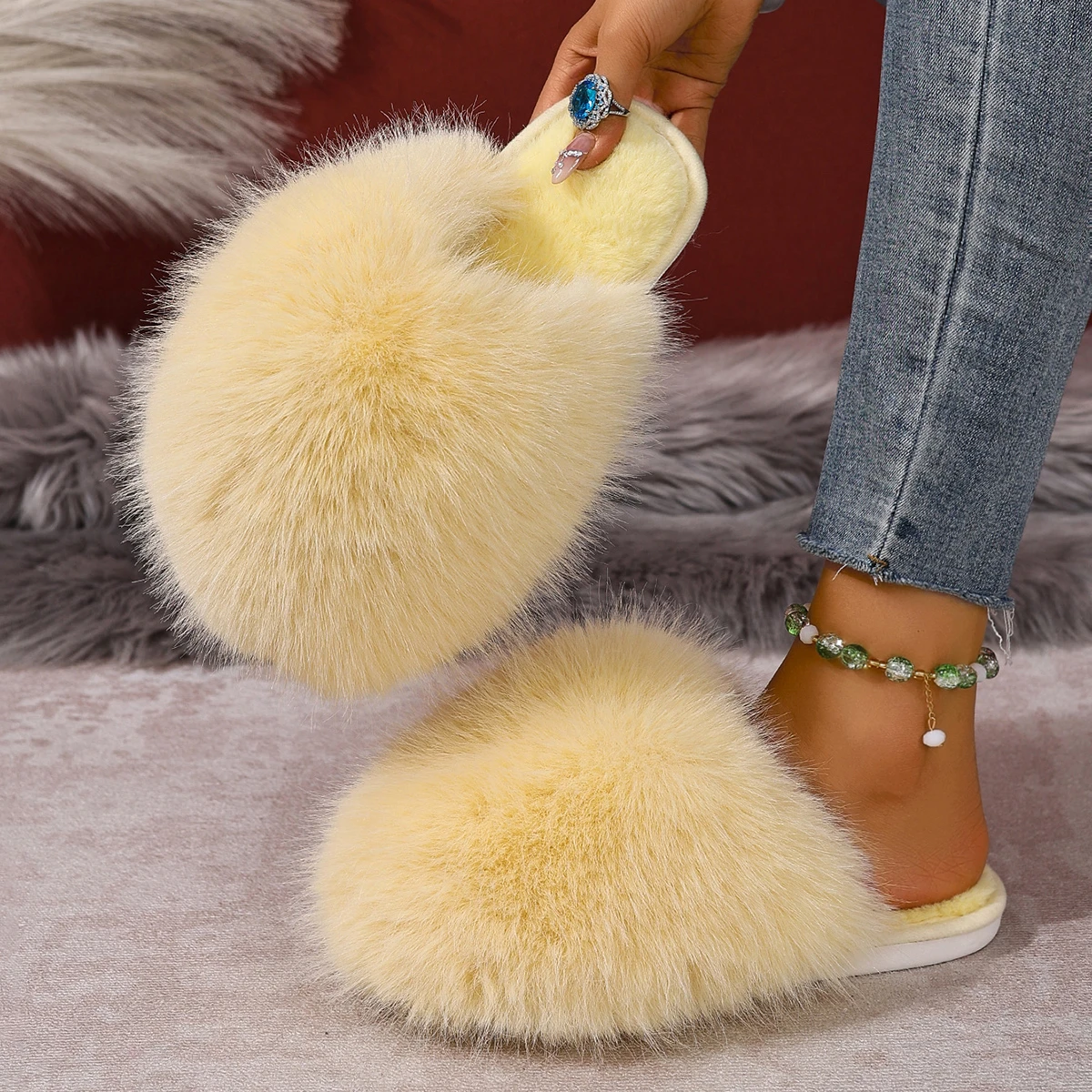 Pantoufles d'intérieur plates en fourrure moelleuse colorée pour femmes, pantoufles chaudes d'hiver en peluche antidérapantes, chaussures de maison de styliste en fourrure, 2025