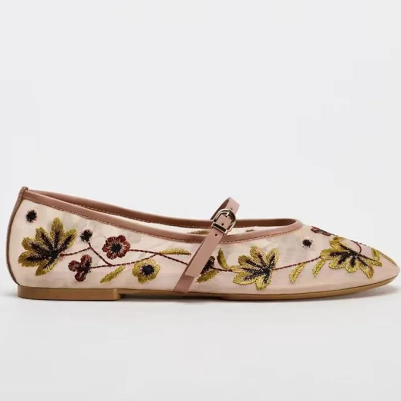 Ballerines en maille respirante pour femmes, chaussures de luxe de styliste à fleurs brodées, Mary Jane, légères et confortables, à talons bas, pour l'été, nouvelle collection