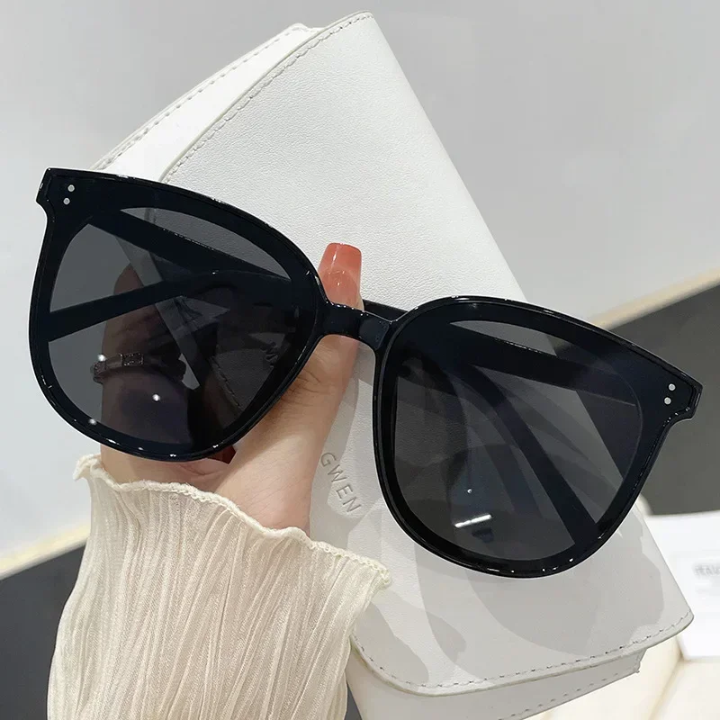 Vintage Oversized Square Sunglasses for Women - UV400 Retro Frame, Chic Beach & Travel Summer Accessories