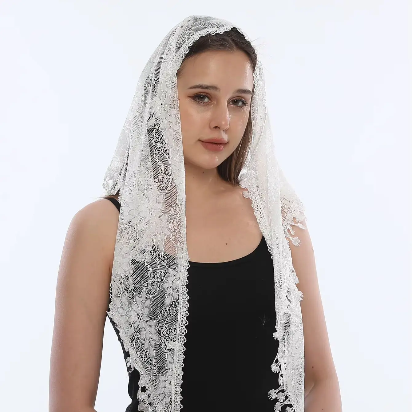 Foulard Triangle en dentelle pour femmes, châles brodés floraux, musulman, chrétien, voile de luxe, Hijab, couleur unie, glands, bandeau