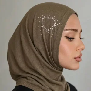Hijab en jersey musulman avec strass thermocollants, bonnet doux avec nœud, foulard orné de strass en forme de cœur Hijab en jersey musulman avec strass thermocollants, bonnet doux avec nœud, foulard orné de strass en forme de cœur