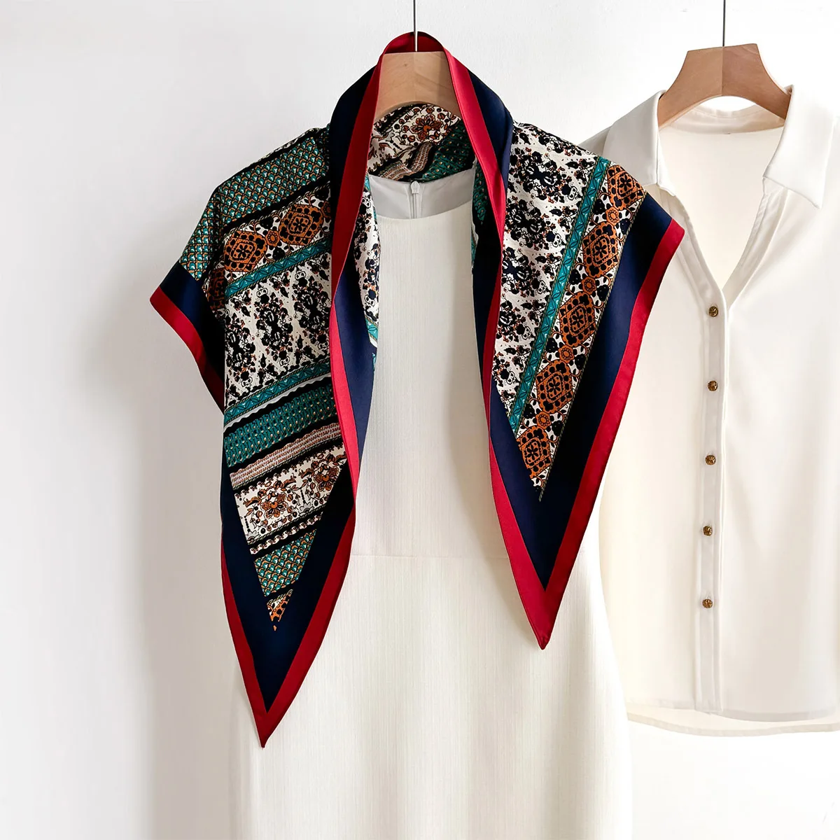 Écharpe carrée imprimée tendance pour femme, foulards en soie imitation douce, bandanas, hijab de luxe, châle élégant