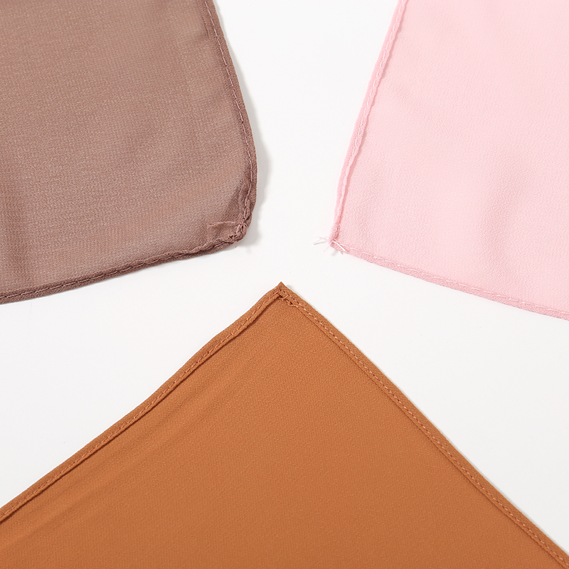 Nouveaux hijabs en mousseline de qualité supérieure pour femmes, châles longs en mousseline à bords plissés, foulards de tête unis à bords droits pour le Ramadan