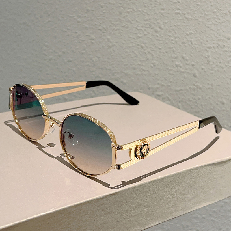 Lunettes de soleil ovales vintage 2026, nouvelle mode, monture métallique surdimensionnée, verres décoratifs, lunettes de soleil tendance pour femmes, design de marque de luxe