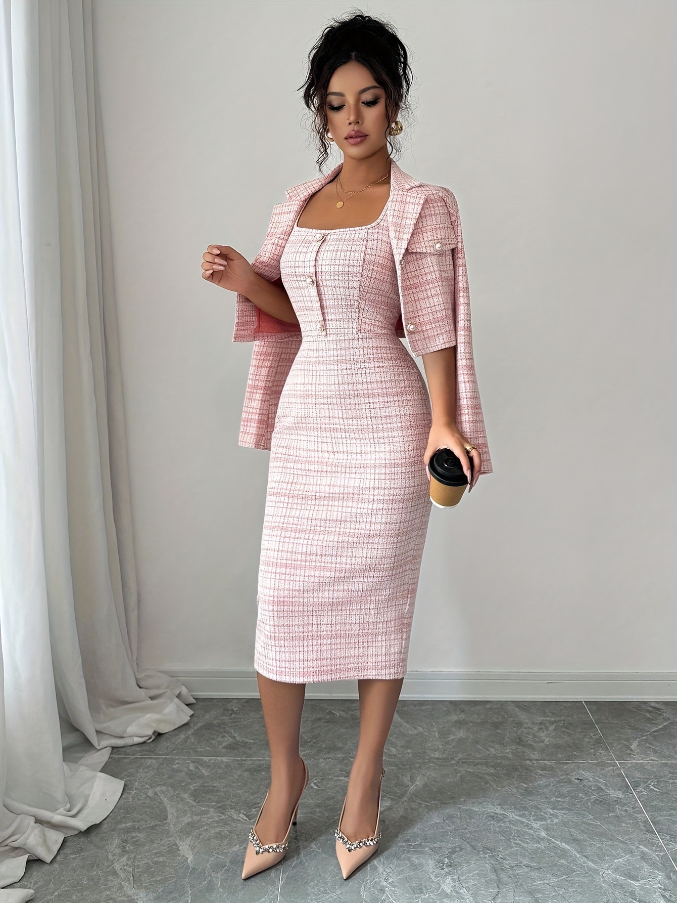Ensemble de robe deux pièces européen et américain 2026 avec col réversible, manches longues, longueur courte, veste à motif à carreaux et motif animalier.