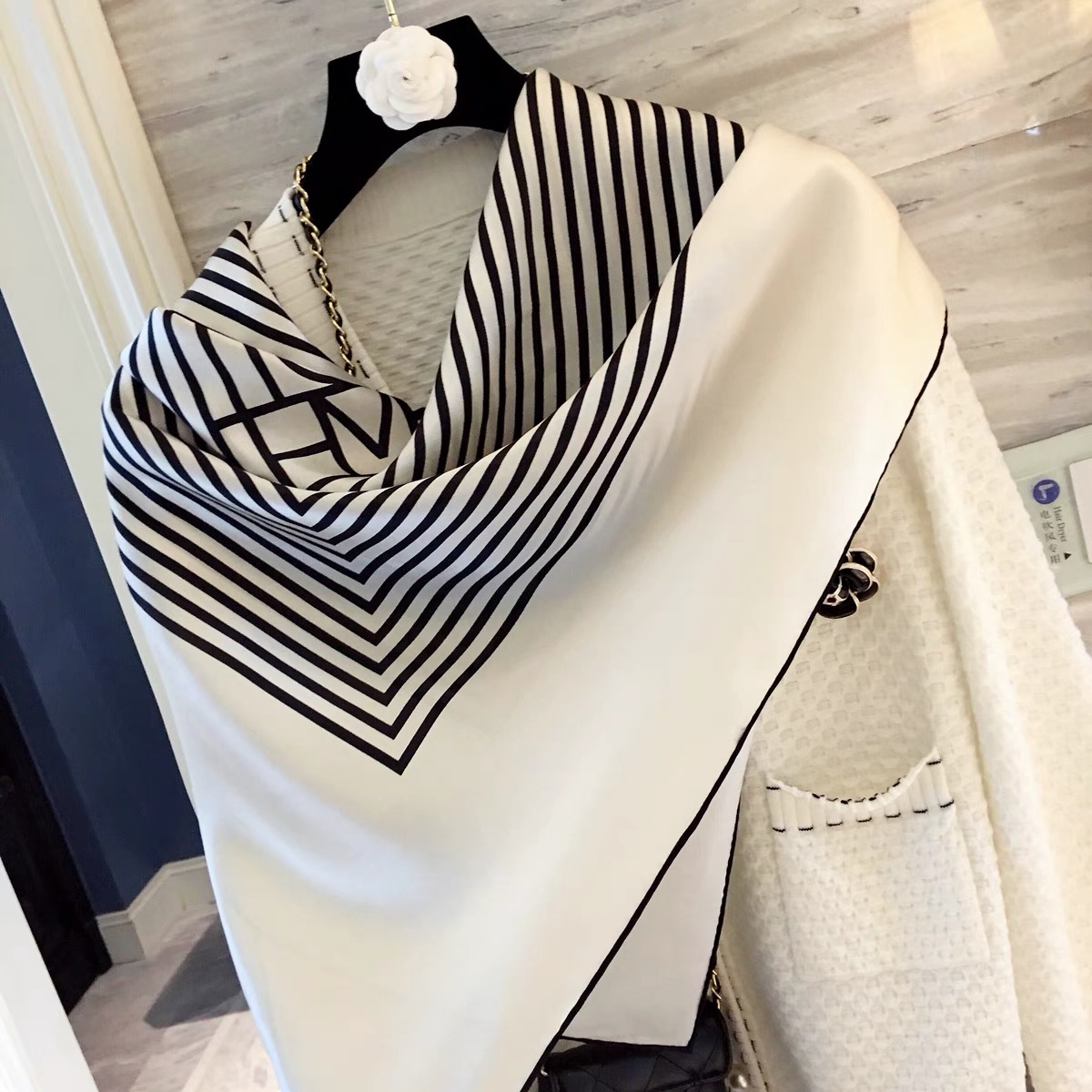 Écharpe carrée 90x90cm, fine, motif noir et blanc, style maman, printemps/automne/hiver, écharpe pour anniversaire