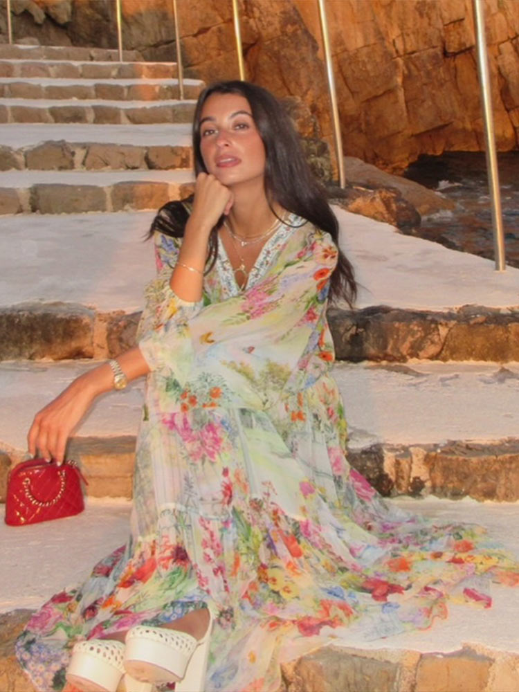 Ensemble assorti bohème à motifs floraux : Crop top à col en V et nœud sur le devant, jupe longue à volants étagés et taille élastique – Tenue de vacances 2 pièces 2026 pour la plage