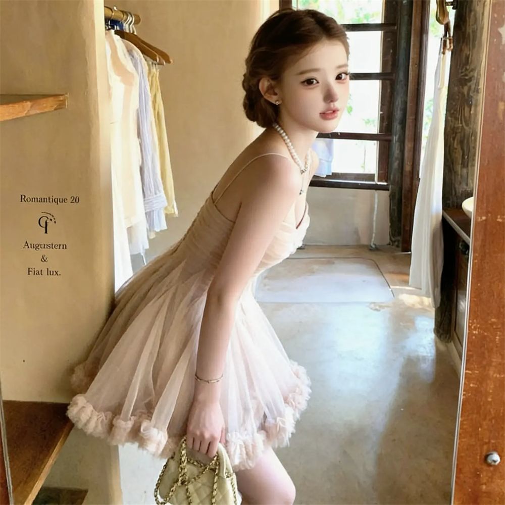 Robe Tutu Chic Française d'Été pour Femme avec Bretelles Fines, Taille Froncée, Tulle, Fleurs 3D et Ourlet à Volants – Style Quotidien et de Soirée