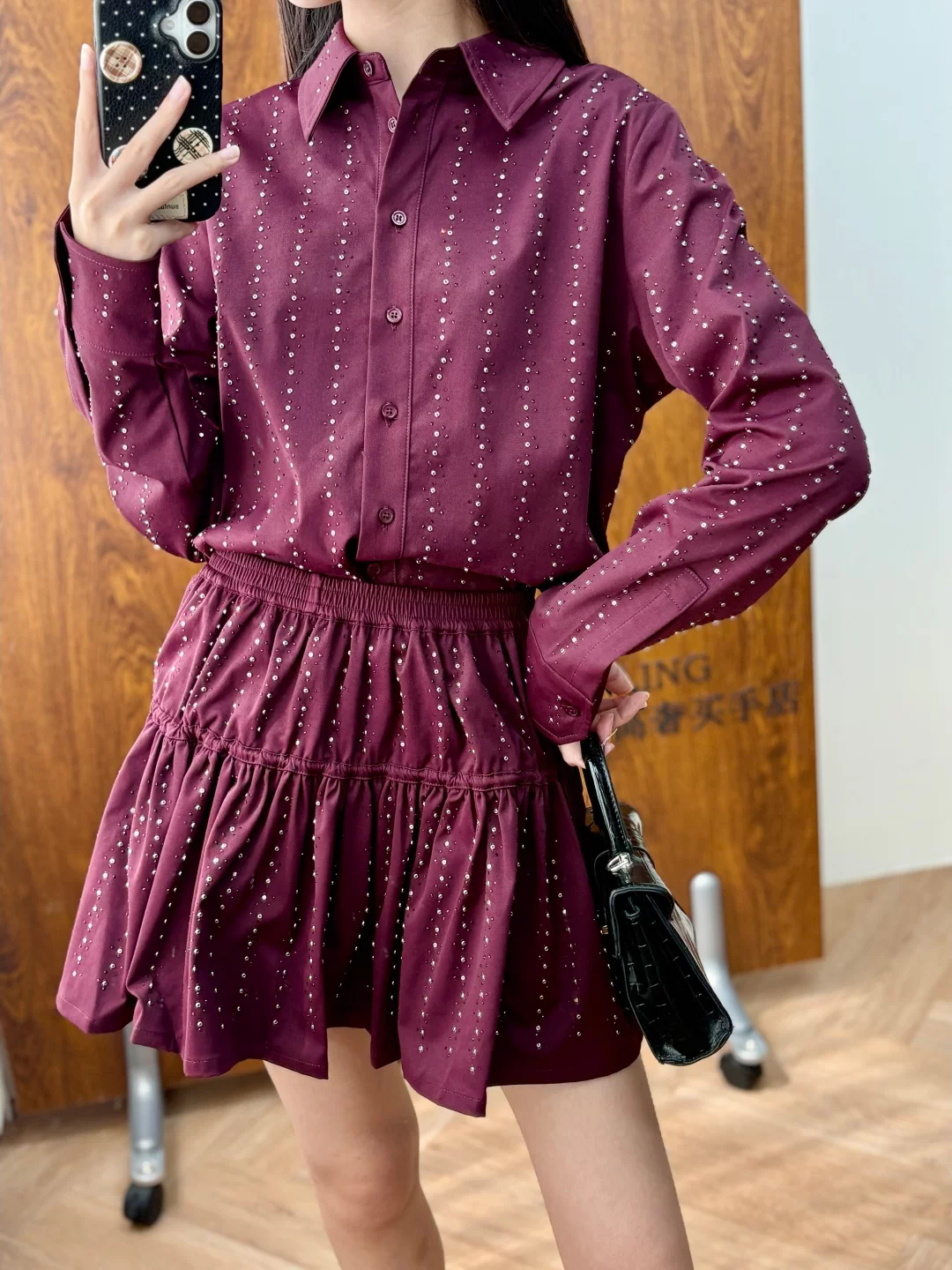 Haut simple boutonnage pour femme ou mini-jupe plissée évasée à taille élastique pour femme, chemise rayée verticale ornée de strass