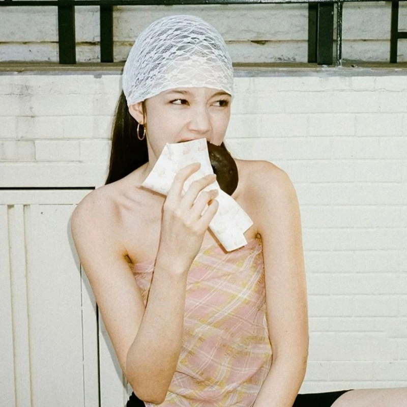 Foulard triangulaire en dentelle élégante pour femmes, 1 pièce, blanc, dentelle florale transparente, bandana pour cheveux, bandeau élastique doux, accessoire de mode pour cheveux