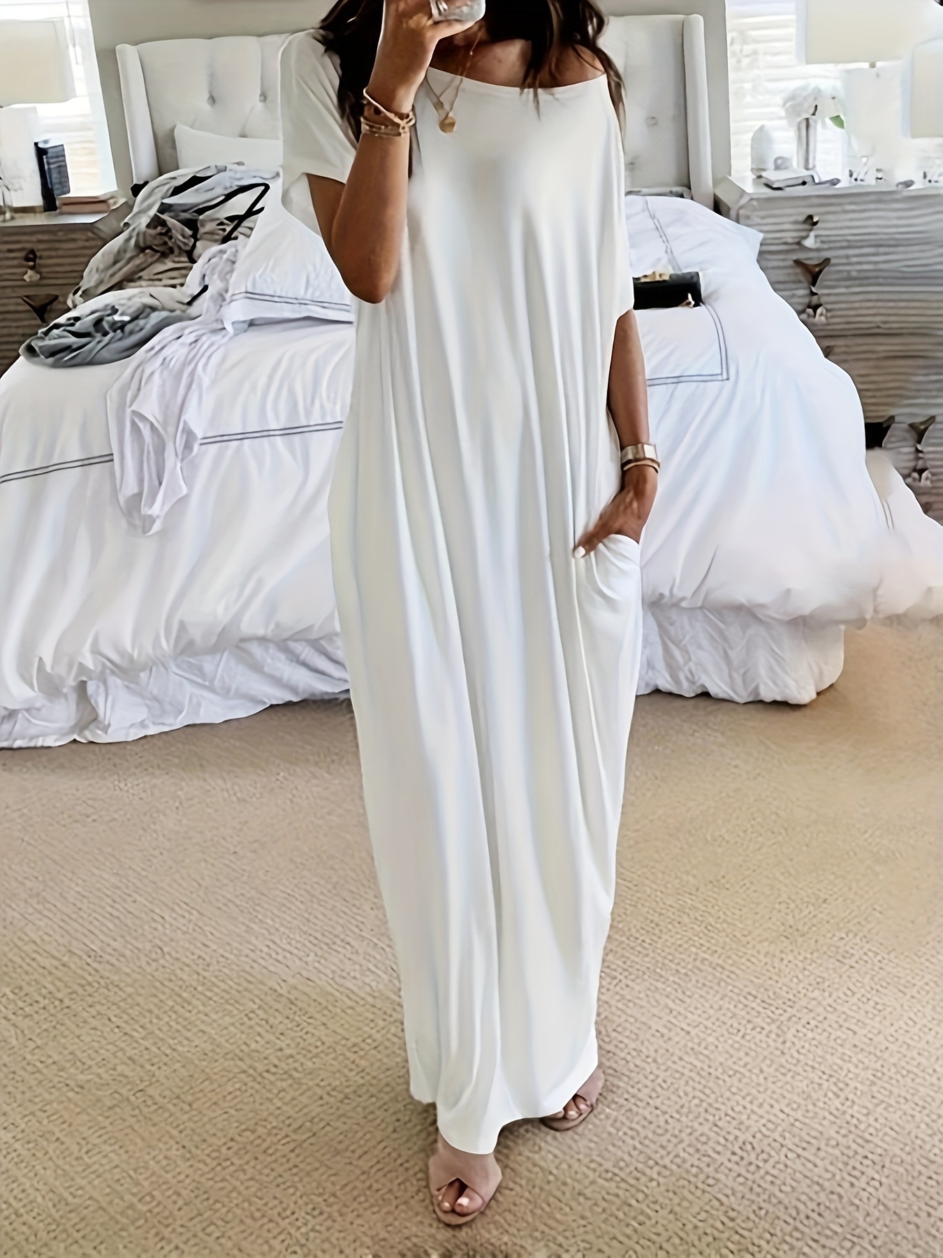 Robe grande taille à épaules inclinées – Couleur unie vibrante, design tendance, manches courtes, longueur longue, détails de poche – Parfait pour les vacances