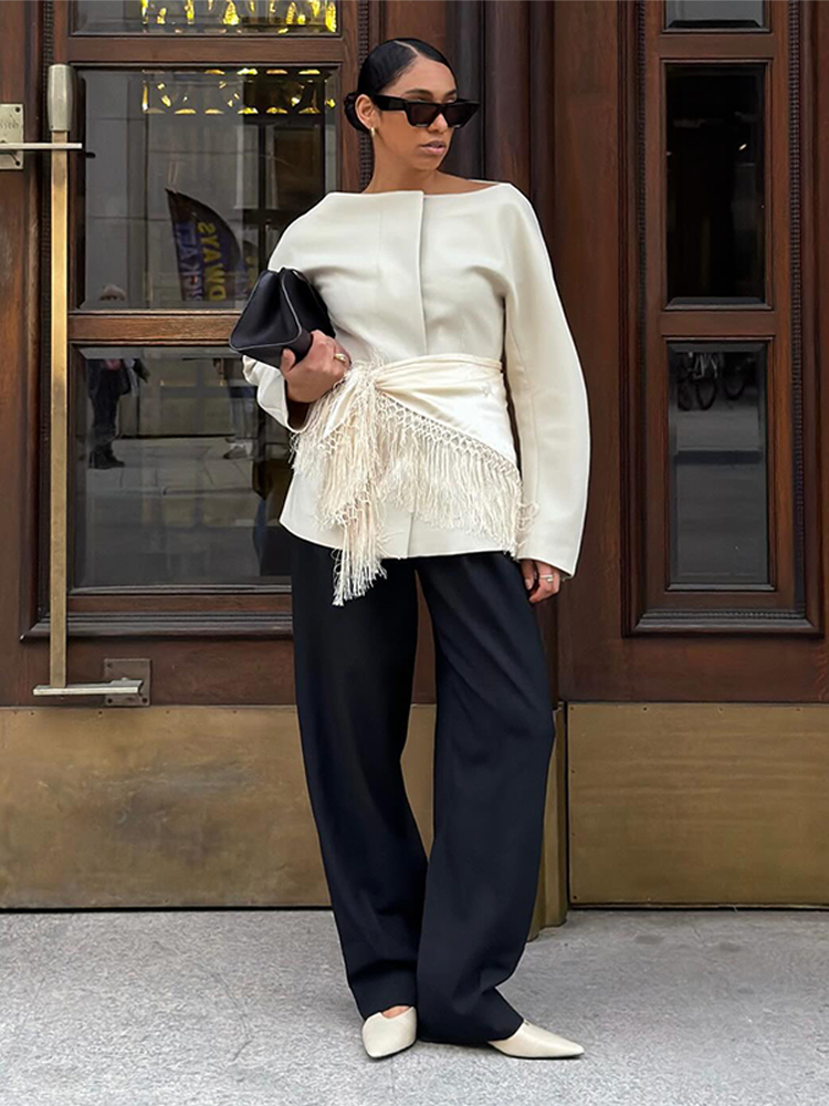 Châle Chic pour Femme avec Pompons, Imprimé Uni, Franges Polyvalentes, Accessoire Féminin Tendance, Écharpe Urbaine pour Femme 2026