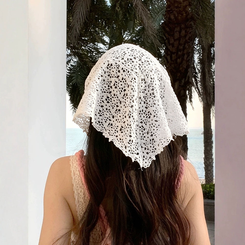 Foulard triangulaire ajouré au crochet, bandana floral en dentelle, foulard bohème, écharpe rétro tricotée, châle, accessoire de cheveux pour voyage et plage